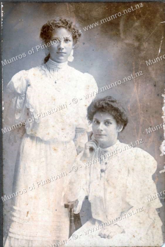 Isabella Barrett (nee Munro and Agnes (Nan) Crawford (nee Munro)